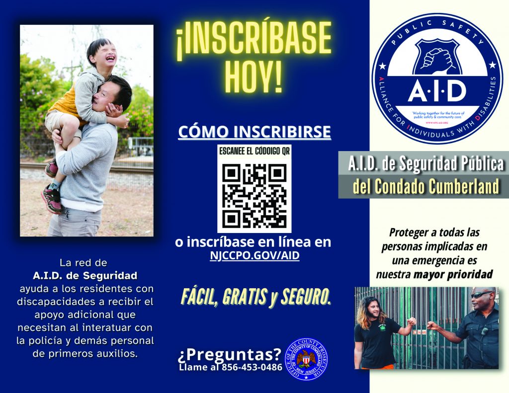 Pamphlet cover with enrollment instructions, QR code, A.I.D. program logos, Spanish text, and photos of caregivers with children supporting disability‑safety services.